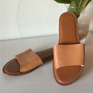 Amazon Essentials Tan Slide Sandals